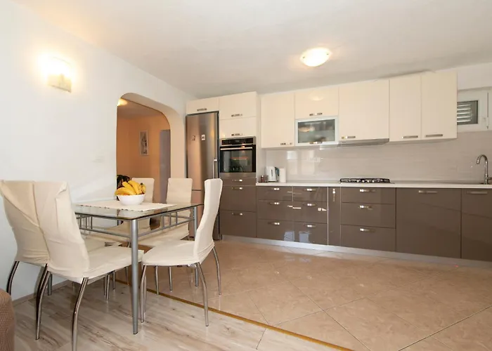 Апартаменты Apartmani Darinka Башка-Вода